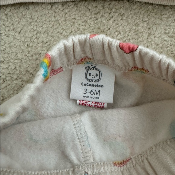 Cocomelon sweater set 3-6m - Picture 6 of 7